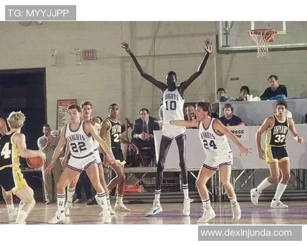 姚明精彩瞬间集锦扣篮回顾展现巨人风采与篮球魅力