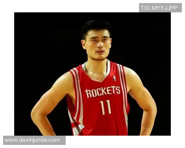 姚明的强壮身躯如何塑造了他的篮球传奇与运动员生涯的辉煌成就