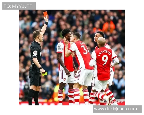 欧联杯激战：巴黎圣日耳曼险胜阿森纳帽子戏法引发争议判罚风波