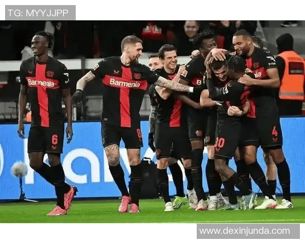 足总杯激战：多特蒙德大胜那不勒斯五球逆转引发全场狂欢