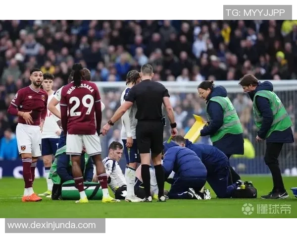 世界杯精彩对决：里昂与热刺战成平局乌龙球引发全场热议