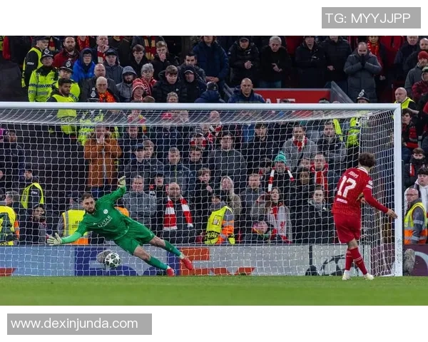 友谊赛本菲卡与利物浦战平零比零全场精彩瞬间回顾与赛后分析