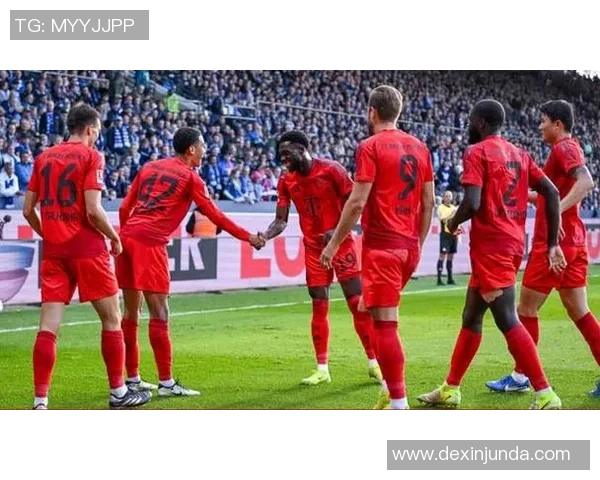 友谊赛激战拜仁与曼联平局红牌争议引发全场热议